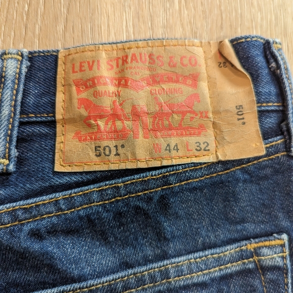 Levi's 501 Straight Button Fly Jeans Medium Wash - Picture 6 of 11